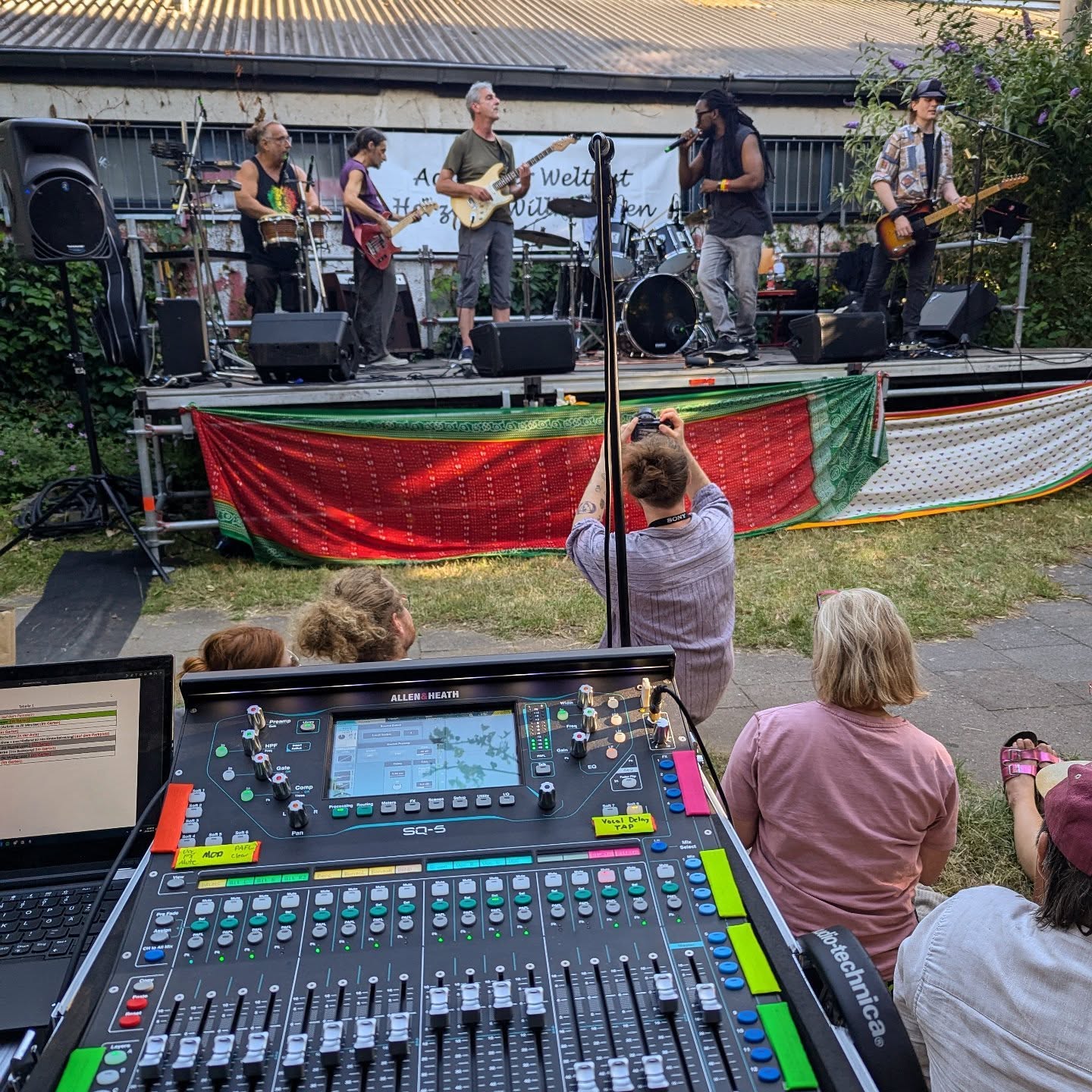 39. Weltfest im @eineweltforumaachen mit @proffkenyatheafrikan und @sinfronteras_jp